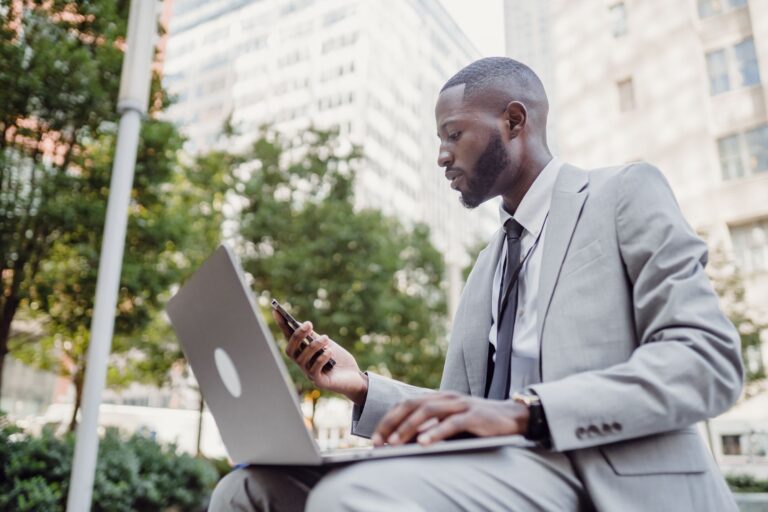 Comment concevoir un site web adapté à la navigation mobile ?