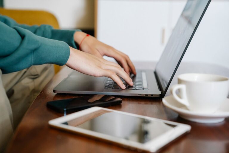 Quels sont les nouveaux vecteurs de communication dans la création de sites web ?