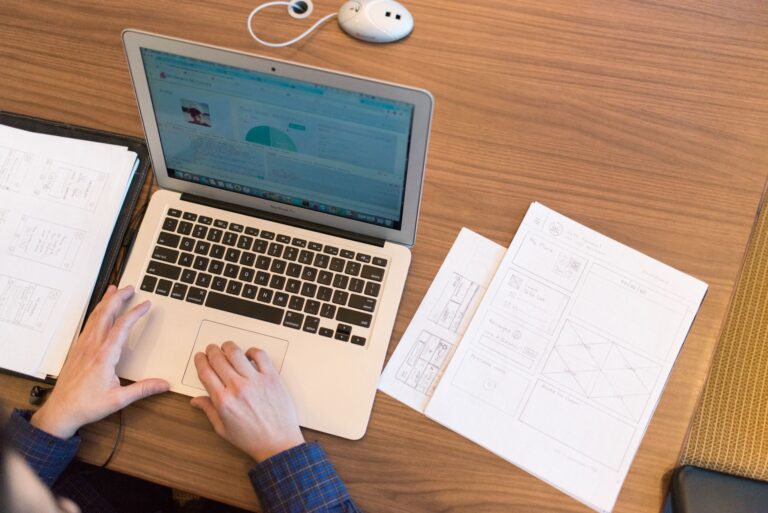 Quelle importance la cohérence visuelle revêt-elle dans la création de sites web ?