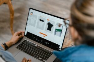 Comment la psychologie des couleurs influence-t-elle la création de sites web ?